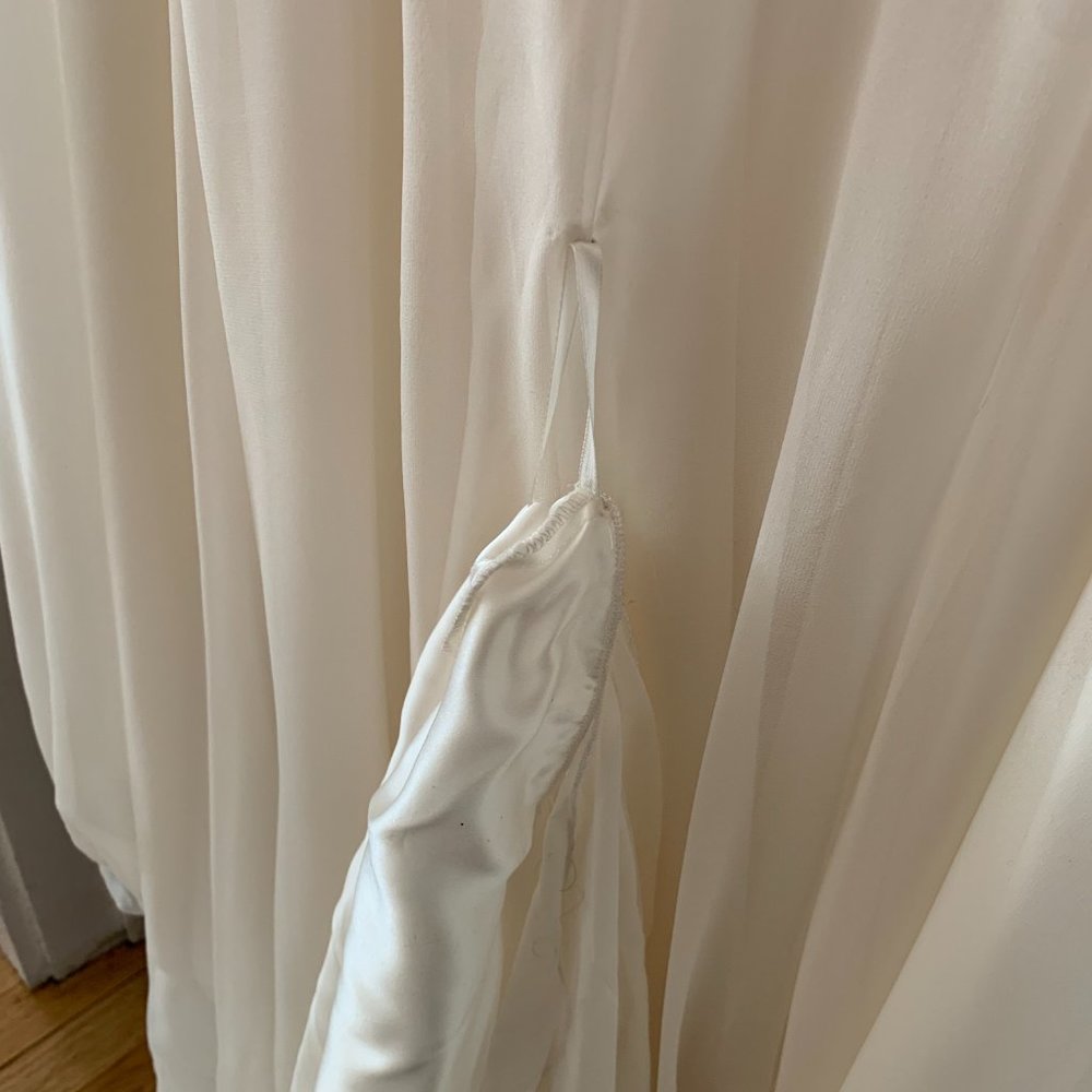 Brand New Dreamers and Lovers "Yaya" Lace & Silk Wedding Dress - Picture 9 of 11